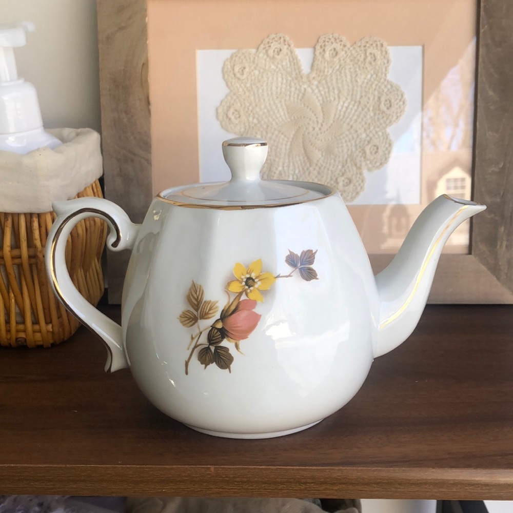 Vintage Ellgreave Ironstone tea pot.  England